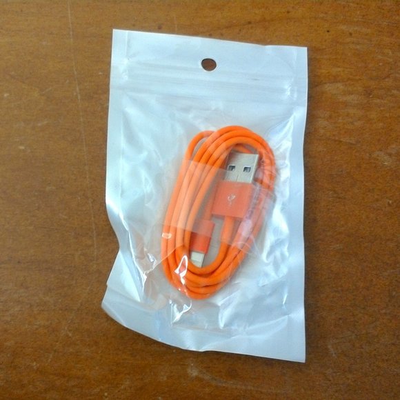 Free w/ purchases over 20$ NWT Apple recharging wire for iPhone and iPad - Picture 1 of 4